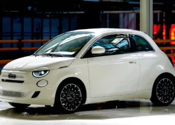Fiat 500 Hybrid será produzido em Itália, revela a marca