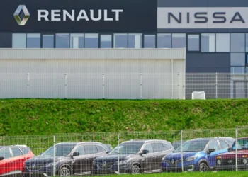 Renault vai registar prejuízo milionário na participação na Nissan