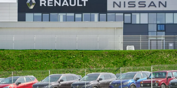 Renault vai registar prejuízo milionário na participação na Nissan