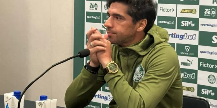 Abel questiona arbitragem após derrota do Palmeiras para o Corinthians: ‘decidido por dois lances’
