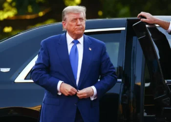 Juiz suspende ordem de Trump contra cidadania por nascimento