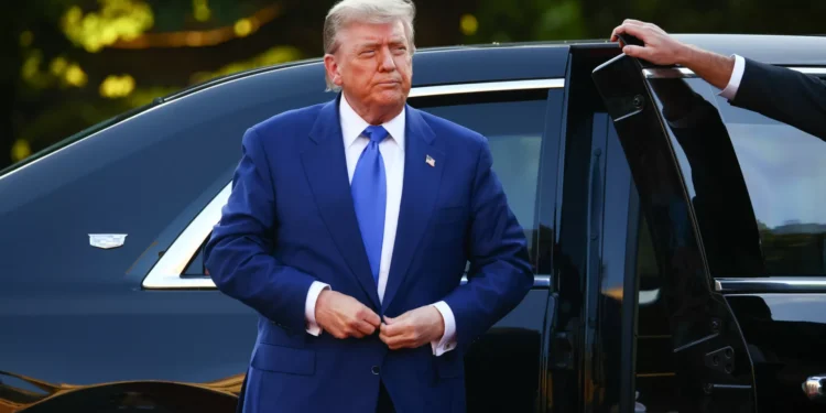 Juiz suspende ordem de Trump contra cidadania por nascimento