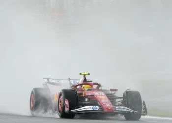 Hamilton sem dúvida: “Ferrari é o carro mais difícil que pilotei à chuva”