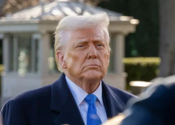 Olhar do Amanhã: Trump assina decreto que tarifa o Brasil