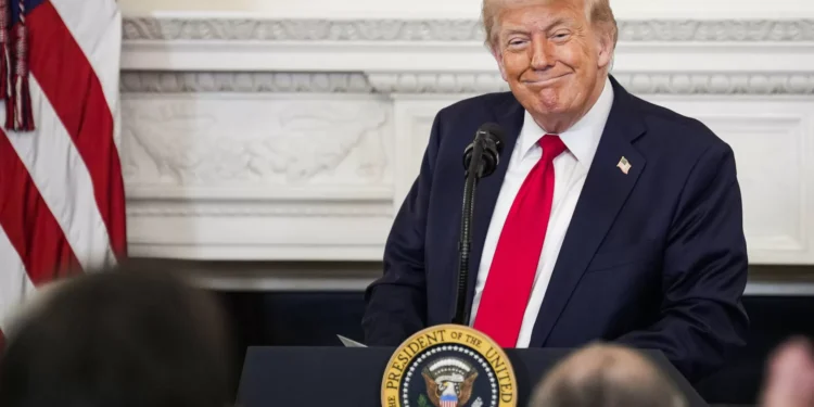 Administração Trump está a descongelar financiamentos para escolas