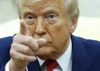 Trump anuncia tarifa de 50% ao Brasil e atribui decisão a “perseguição” contra Bolsonaro