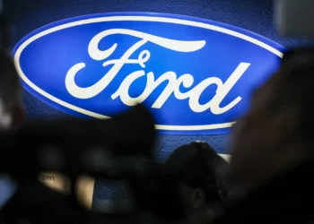 Ford avança para 10.000 rescisões voluntárias em Colónia