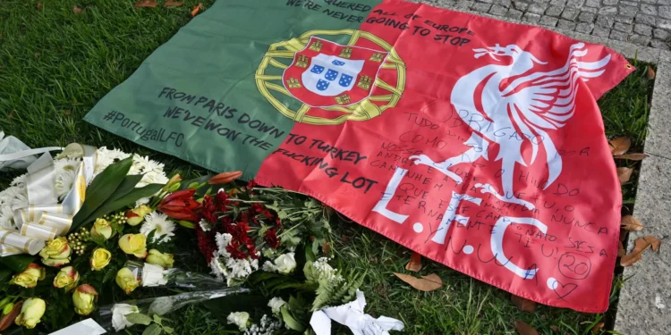 Jogadores do Liverpoool em peso no adeus a Diogo Jota em Gondomar