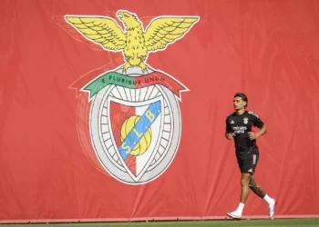 Como foi o primeiro dia de Richard Ríos no Seixal? Benfica mostra tudo