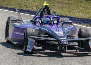 Félix da Costa conquista títulos de construtores e equipas na Fórmula E