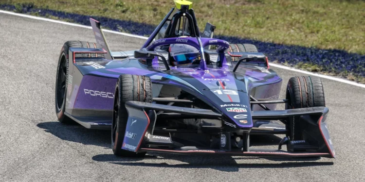 Félix da Costa conquista títulos de construtores e equipas na Fórmula E