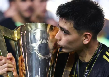 Jovem fez história do futebol mundial… mas não pode vir para a Europa