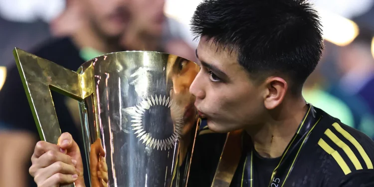 Jovem fez história do futebol mundial… mas não pode vir para a Europa