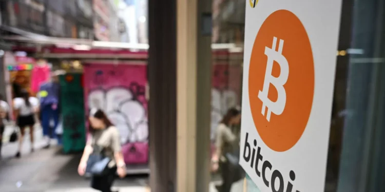 Bitcoin passa 118.000 dólares pela 1.ª vez e regista aumento anual de 26%