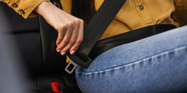 Passageiro sem cinto de segurança. Quem é multado?