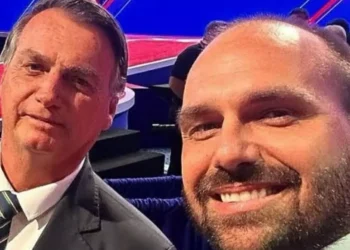 Em meio ao tarifaço de Trump, Bolsonaro comemora aniversário de Eduardo e reforça ‘perseguição’