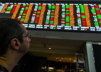 Bolsa tem pequena queda e estaciona nos 134 mil pontos apesar da Vale (VALE3)