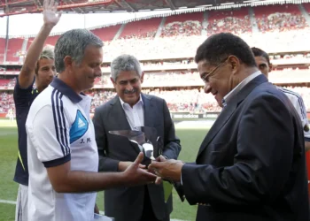 Benfica ‘arruma a casa’ e Mourinho tenta recolocar ‘coroa’ na Eusébio Cup