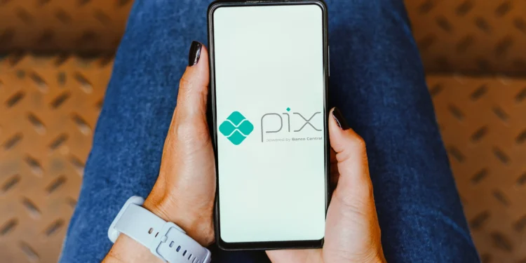 Maior vazamento da história do Pix: o que golpistas podem fazer com os dados?