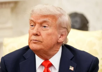 Juiz mantém suspensa ordem de Trump contra cidadania para filhos de ilegais