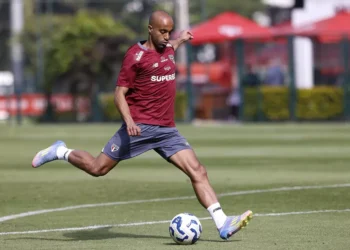 São Paulo faz novo procedimento em Lucas Moura e pede calma à torcida: ‘Precisa tempo para volta segura’
