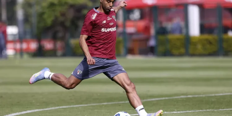 São Paulo faz novo procedimento em Lucas Moura e pede calma à torcida: ‘Precisa tempo para volta segura’