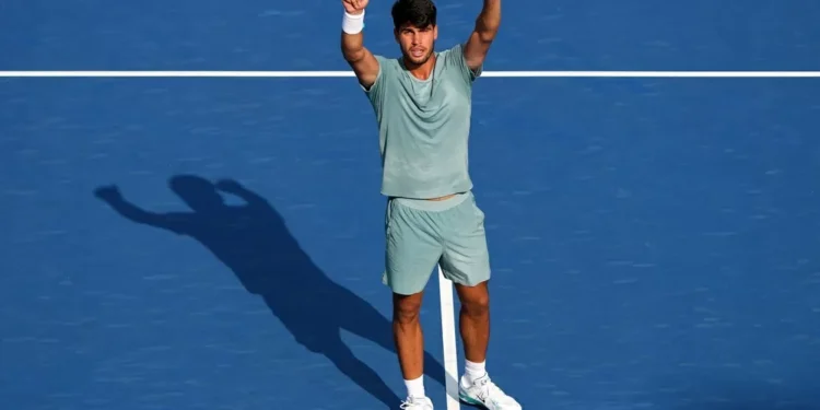 Alcaraz sofre mas vence Rublev e vai às semifinais em Cincinnati