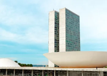 Câmara aprova urgência do projeto que luta contra adultização nas redes sociais