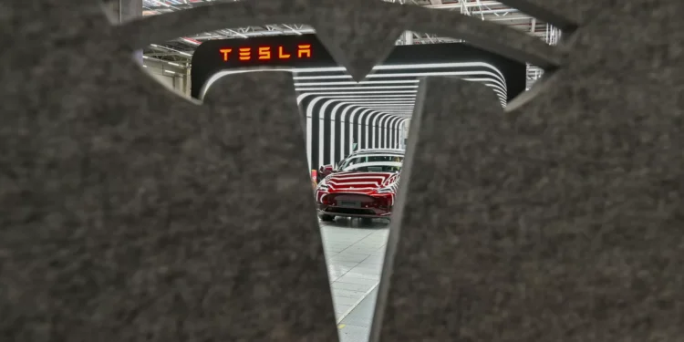 Tesla fabricados na China venderam menos em julho