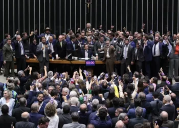 Hugo Motta erra ao citar estado de Zé Trovão em representação