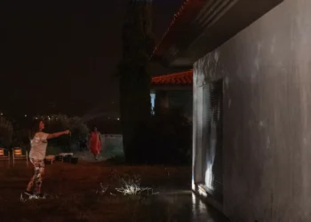 AO MINUTO: Portugal continua em alerta; Bombeiro morre a caminho de fogo