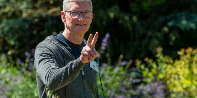 CEO da Apple tentou ‘galvanizar’ funcionários para ‘vitória’ na IA