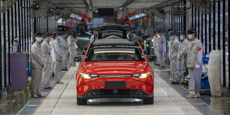 Leapmotor apresenta lucros e quer vender um milhão de carros em 2026