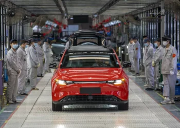 Leapmotor apresenta lucros e quer vender um milhão de carros em 2026