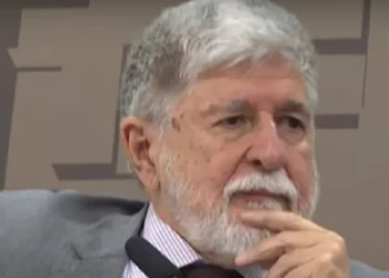 Celso Amorim à Jovem Pan: ‘Tarifas são a pontinha do iceberg’ e ‘Brasil tem que se defender’