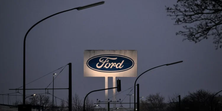 Ford teme que tarifas custem 2 mil milhões de dólares