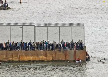 Barco com uma centena de pessoas resgatado ao largo de Marrocos
