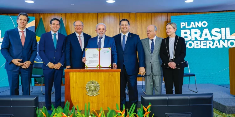 Pacote de Lula dá fôlego às exportadoras, mas acende alerta de novo risco fiscal