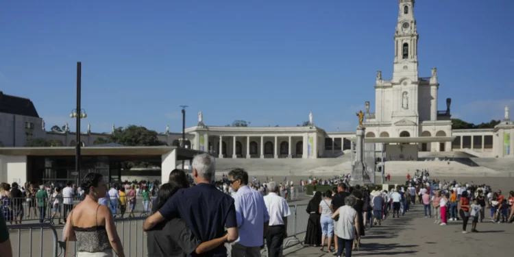 Milhares de migrantes esperados até quarta-feira na peregrinação a Fátima