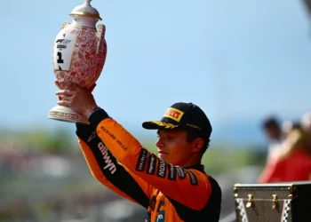 Conquista de Norris na Hungria permite à McLaren imitar feito de Senna