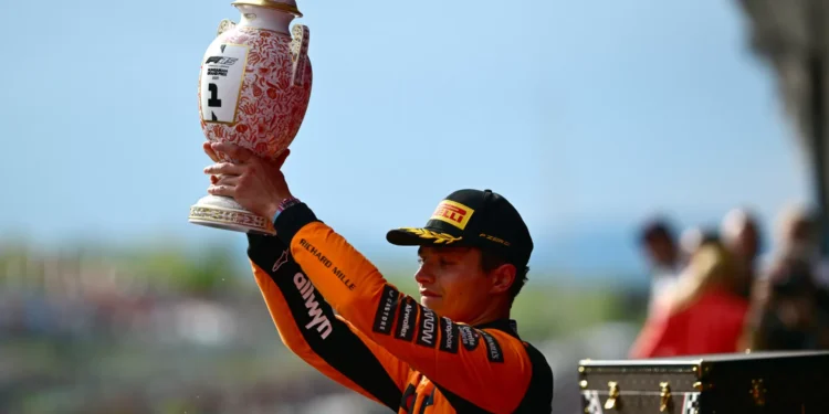 Conquista de Norris na Hungria permite à McLaren imitar feito de Senna