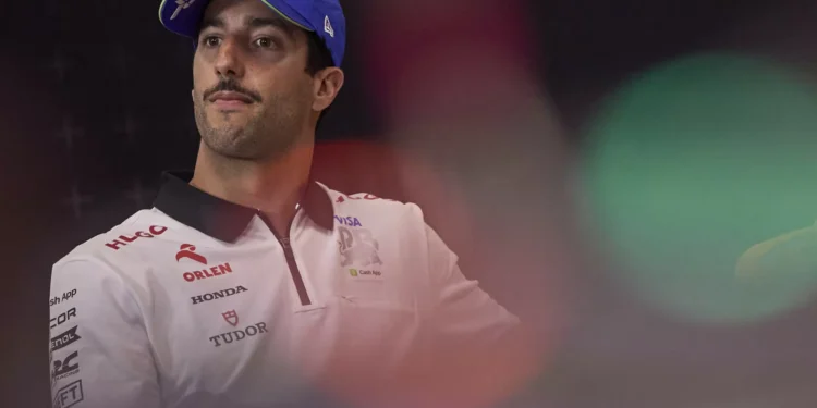 Ex-piloto de F1 Daniel Ricciardo no hospital após acidente de mota