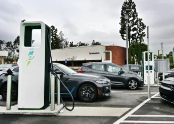 Estações de carregamento rápido de carros são “focos de poluição”