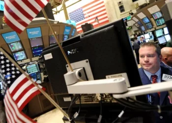 O dilema do mercado: apostar na demissão de Cook por Trump ou no corte de juros pelo Fed