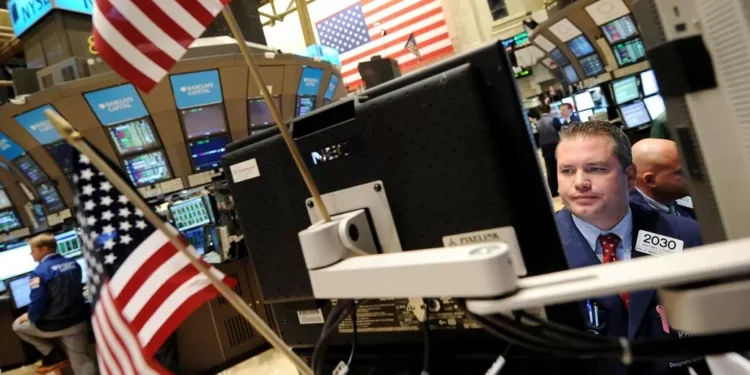 O dilema do mercado: apostar na demissão de Cook por Trump ou no corte de juros pelo Fed