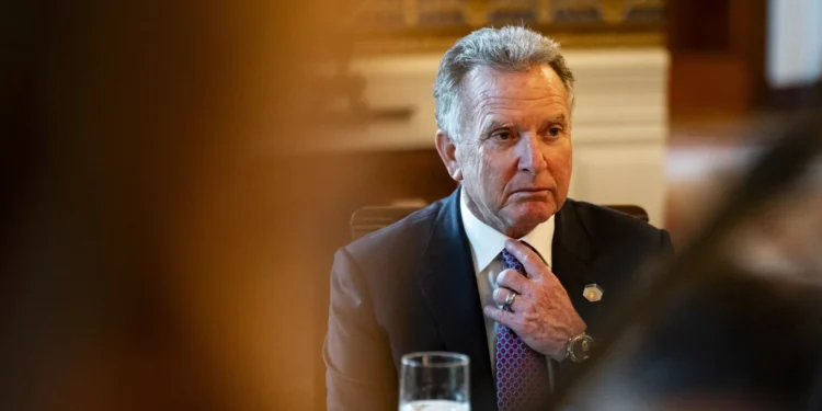 Trump anuncia que enviado especial Steve Witkoff vai à Rússia