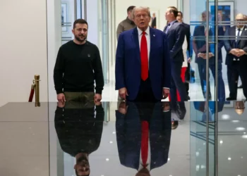 De fora da cimeira com Putin, Zelensky vai a Washington reunir com Trump