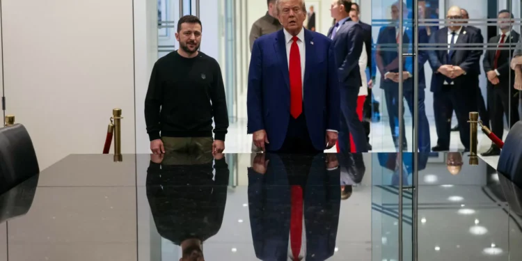 De fora da cimeira com Putin, Zelensky vai a Washington reunir com Trump