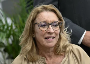 Amamentar até à primária? Ministra gera polémica: “Desinformação até dói”