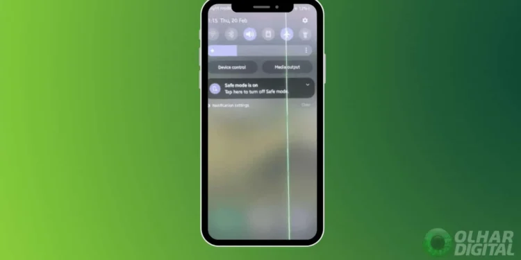 Como tirar linha verde da tela do seu celular Samsung?